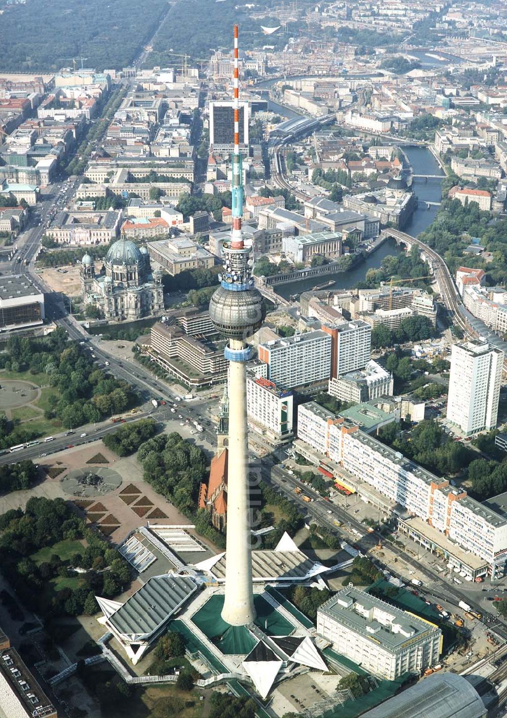 Berlin from the bird's eye view: Umbau des Berliner Fernsehturmes am Alexanderplatz.