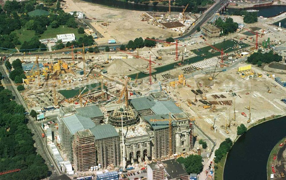 Aerial photograph Berlin - Tiergarten - Umbau des Berliner Reichstages.