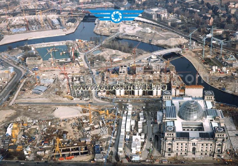 Aerial image Berlin - Tiergarten - Umbau des Berliner Reichstages und des Spreebogens in Berlin-Tiergarten.