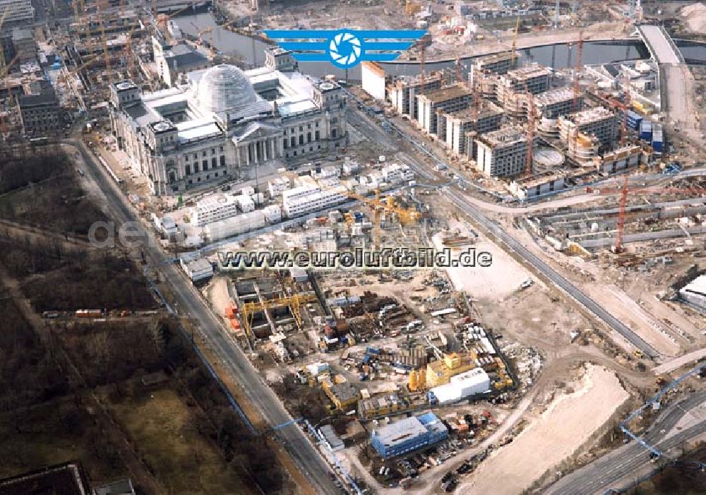 Aerial photograph Berlin - Tiergarten - Umbau des Berliner Reichstages und des Spreebogens in Berlin-Tiergarten.