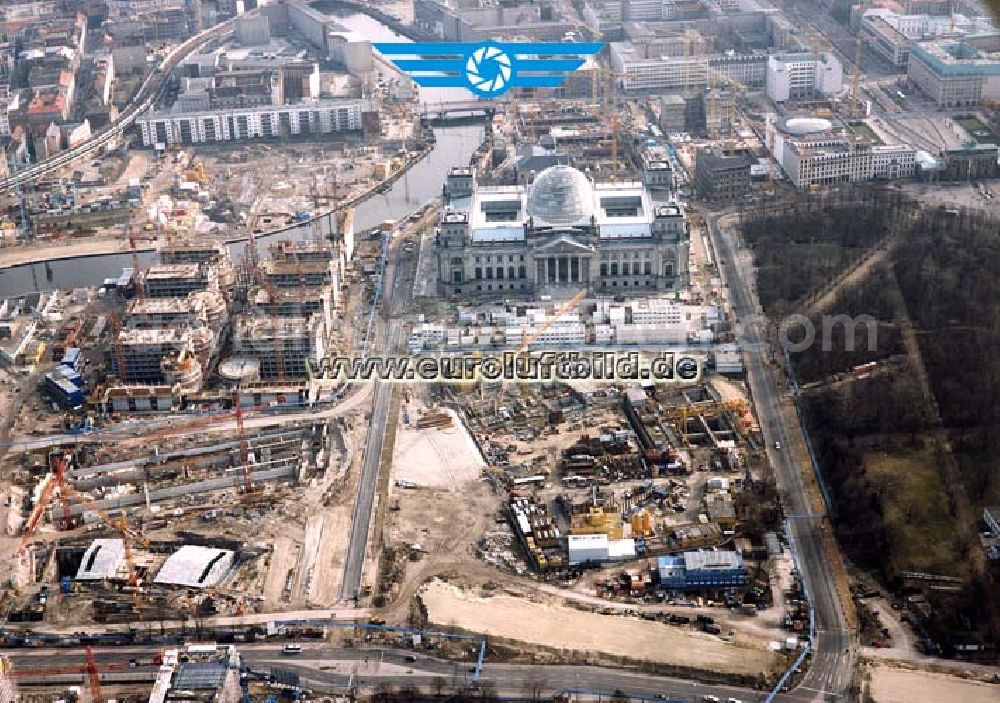 Berlin - Tiergarten from above - Umbau des Berliner Reichstages und des Spreebogens in Berlin-Tiergarten.