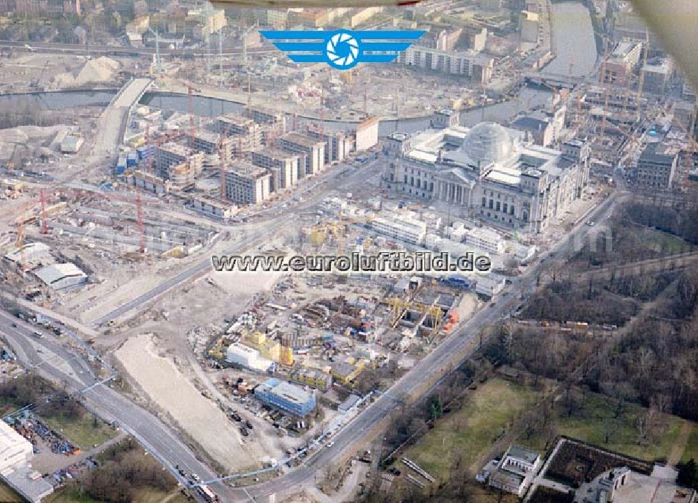 Aerial photograph Berlin - Tiergarten - Umbau des Berliner Reichstages und des Spreebogens in Berlin-Tiergarten.