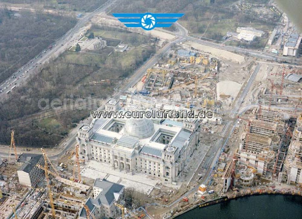 Aerial image Berlin - Tiergarten - Umbau des Berliner Reichstages und des Spreebogens in Berlin-Tiergarten.