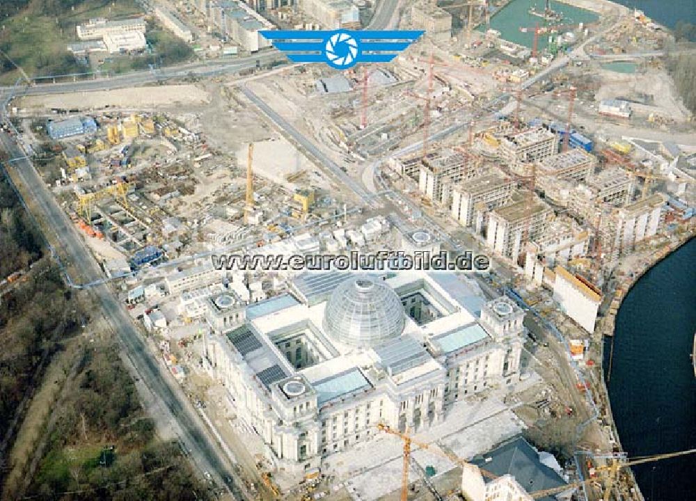 Berlin - Tiergarten from above - Umbau des Berliner Reichstages und des Spreebogens in Berlin-Tiergarten.