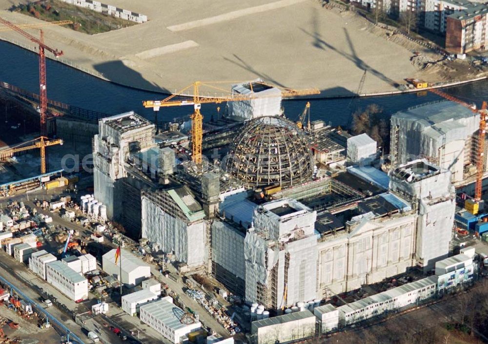 Aerial image Berlin-Tiergarten - Umbau des Berliner Reichstages und des Spreebogens zum Regierungsviertel.