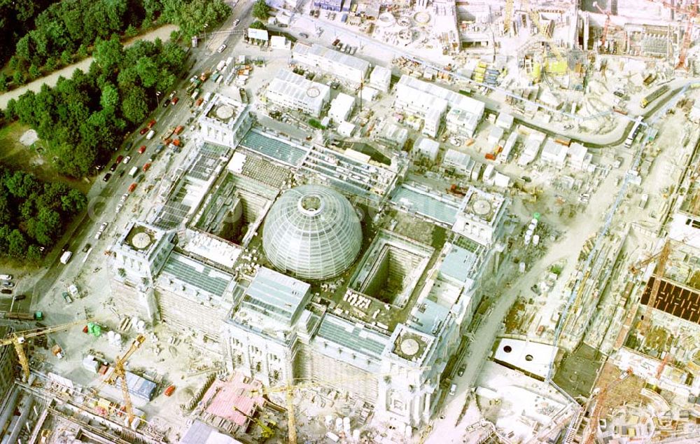 Aerial photograph Berlin-Tiergarten - Umbau des Berliner Reichstages im Tiergarten.