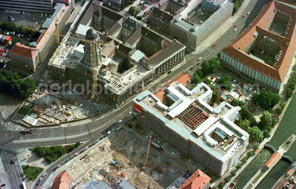 Berlin from the bird's eye view: Umbau des Berliner Stadthauses (ehem. DDR-Ministerrat) in Berlin-Mitte.