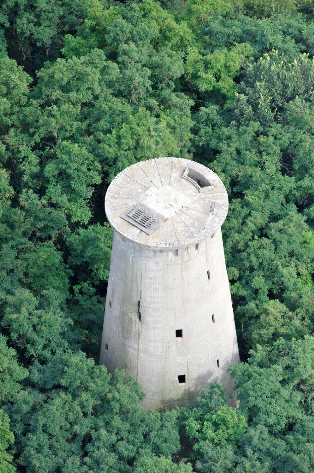 Aerial photograph Weesow - Reconstruction of the concrete tower of the formally militarily used property Radarturm Weesow in Weesow in the state of Brandenburg, Germany