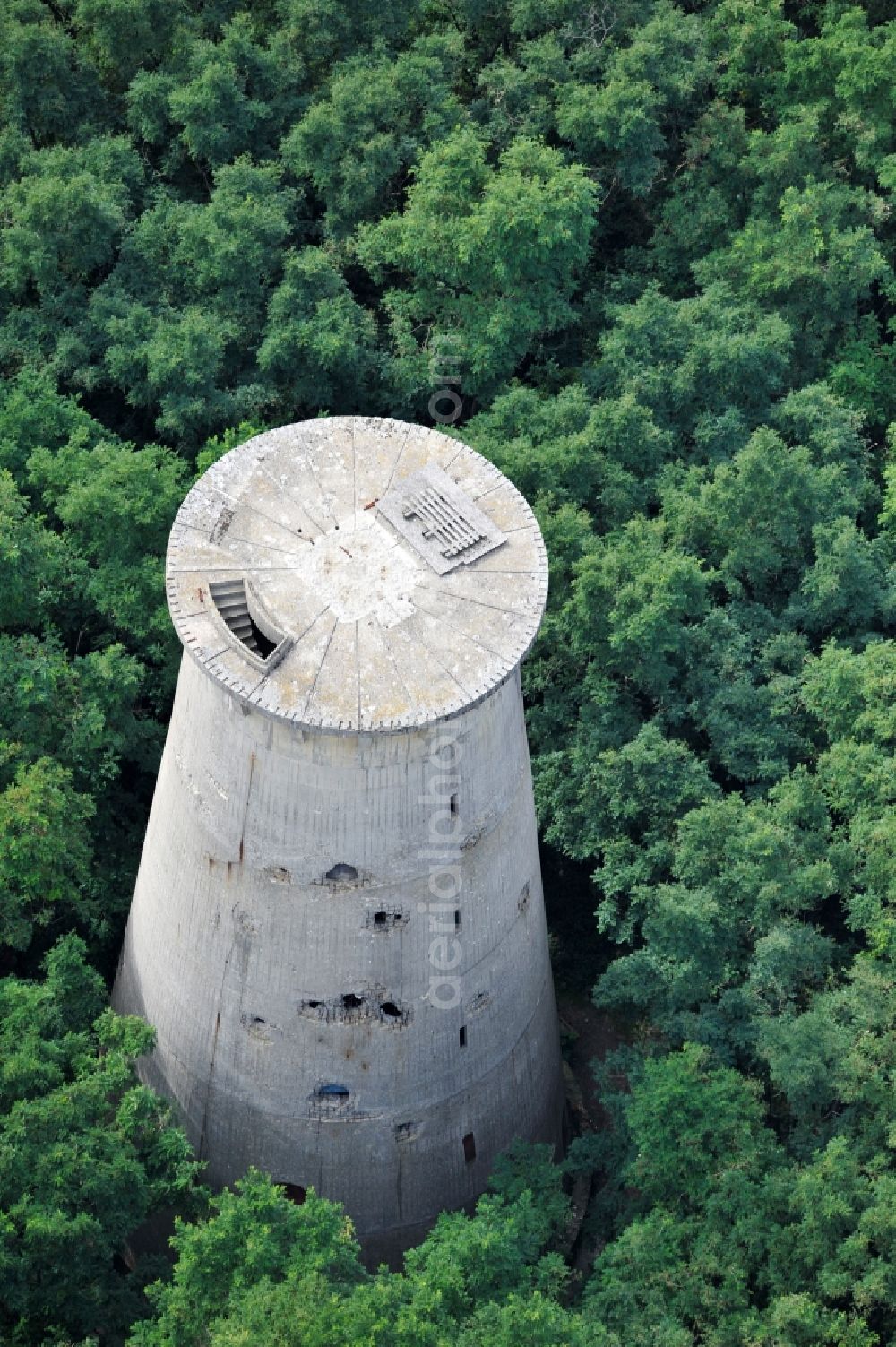 Aerial photograph Weesow - Reconstruction of the concrete tower of the formally militarily used property Radarturm Weesow in Weesow in the state of Brandenburg, Germany