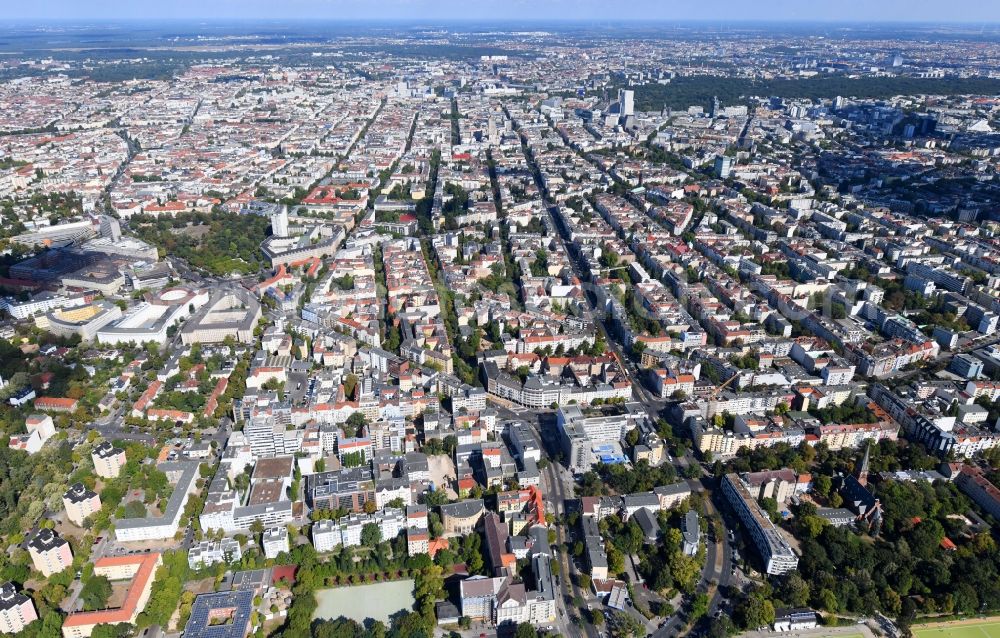 Berlin from the bird's eye view: Construction site for reconstruction and modernization and renovation of an office and commercial building on Blissestrasse in the district Wilmersdorf in Berlin, Germany