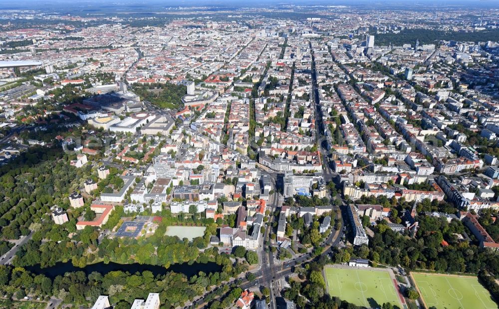 Berlin from the bird's eye view: Construction site for reconstruction and modernization and renovation of an office and commercial building on Blissestrasse in the district Wilmersdorf in Berlin, Germany