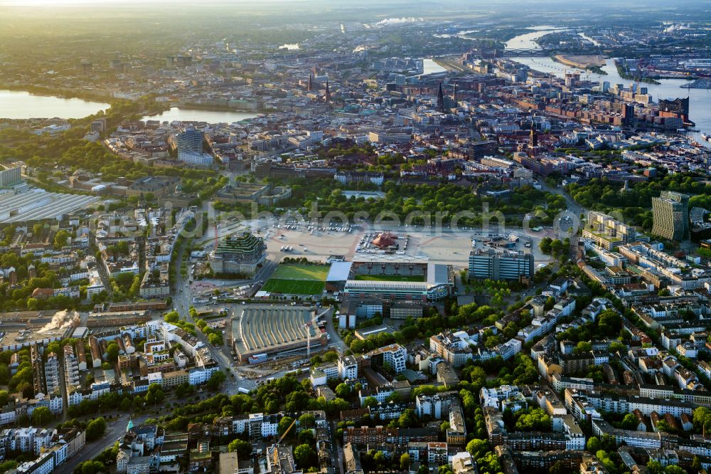 Aerial image Hamburg - Construction site for the conversion of the bunker building complex Medienbunker on Feldstrasse in the district of Sankt Pauli in Hamburg, Germany