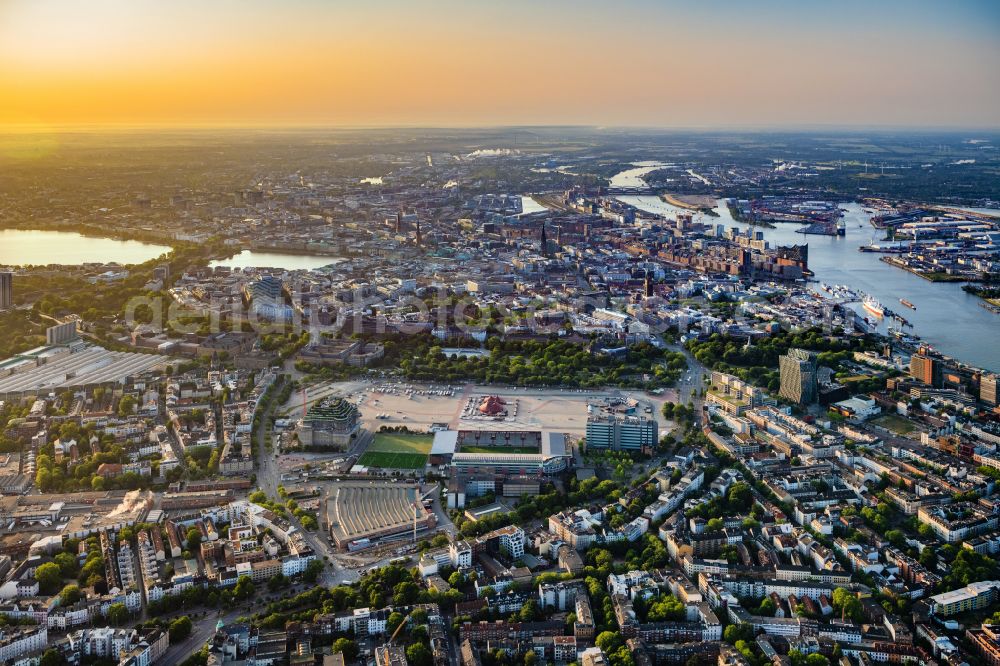 Aerial photograph Hamburg - Construction site for the conversion of the bunker building complex Medienbunker on Feldstrasse in the district of Sankt Pauli in Hamburg, Germany