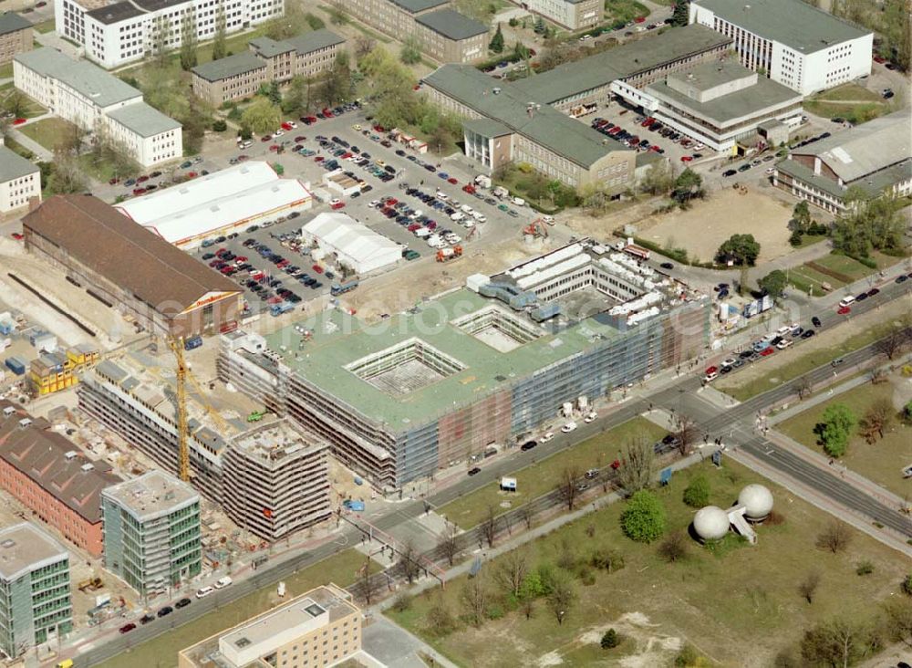 Aerial image Berlin - Adlershof - Umbau einer ehem. Kaserne auf dem Gelände der WISTAS in Berlin - Adlershof zum Erweiterungsbau der Humboldt- Universität Berlin, sowie Errichtung eines KAUFLAND-Centers.