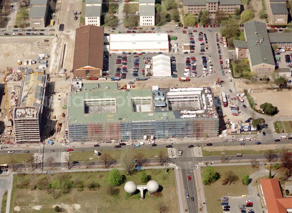 Berlin - Adlershof from above - Umbau einer ehem. Kaserne auf dem Gelände der WISTAS in Berlin - Adlershof zum Erweiterungsbau der Humboldt- Universität Berlin, sowie Errichtung eines KAUFLAND-Centers.