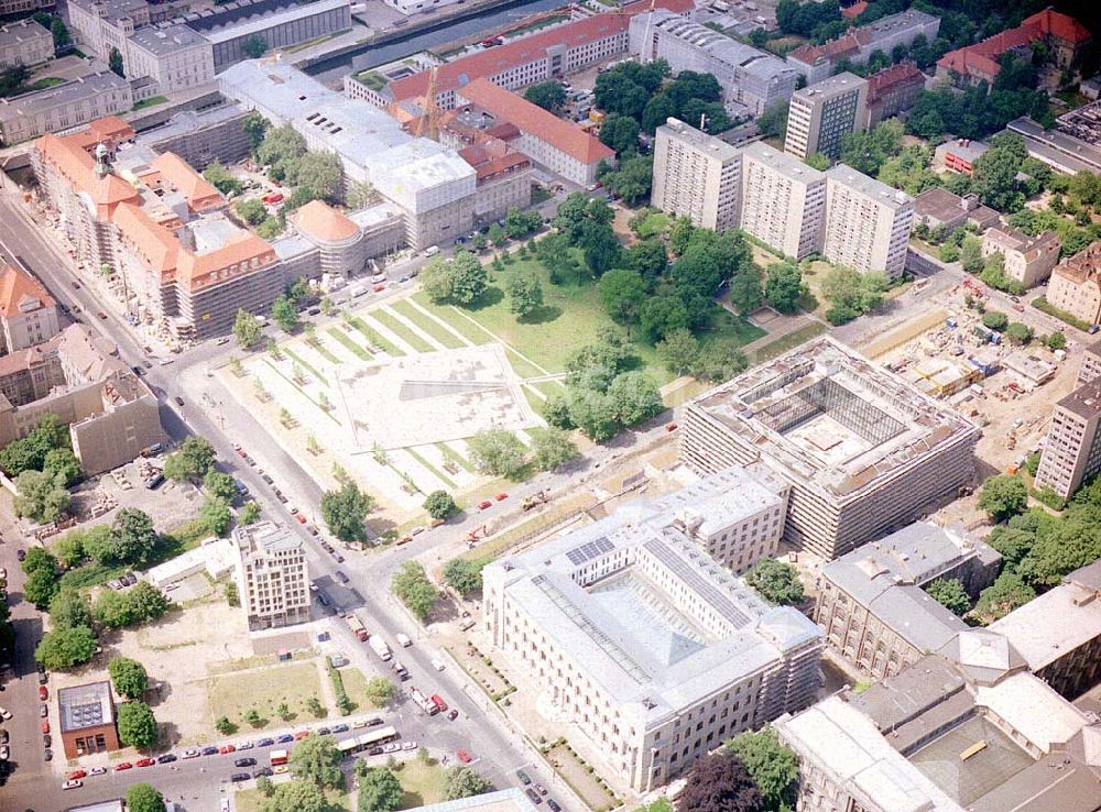 Aerial image Berlin - Umbau des ehem. DDR-Ministeriums für Bergbau und Energie an der Invalidenstraße in Berlin-Mitte .