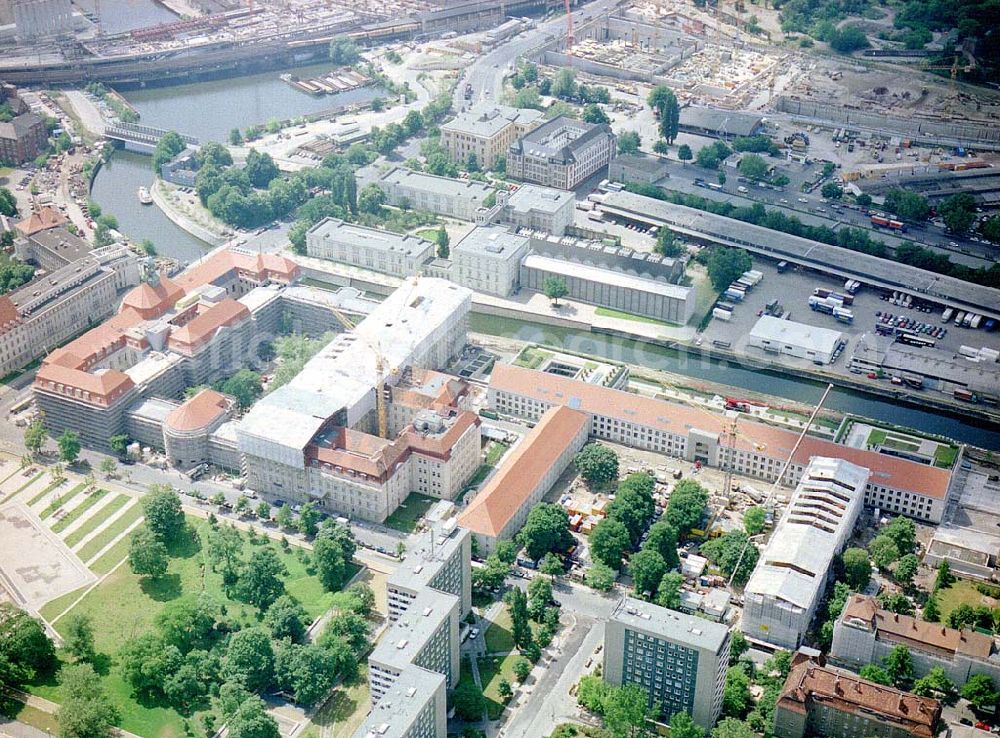 Berlin from above - Umbau des ehem. DDR-Regierungskrankenhauses an der Invalidenstraße in Berlin-Mitte zum Wirtschaftsministerium