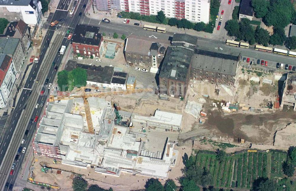 Aerial photograph Berlin-Friedrichshain - Umbau der ehem. Schultheißbrauerei an der Landsberger Allee / gegenüber des SEZ Berlin