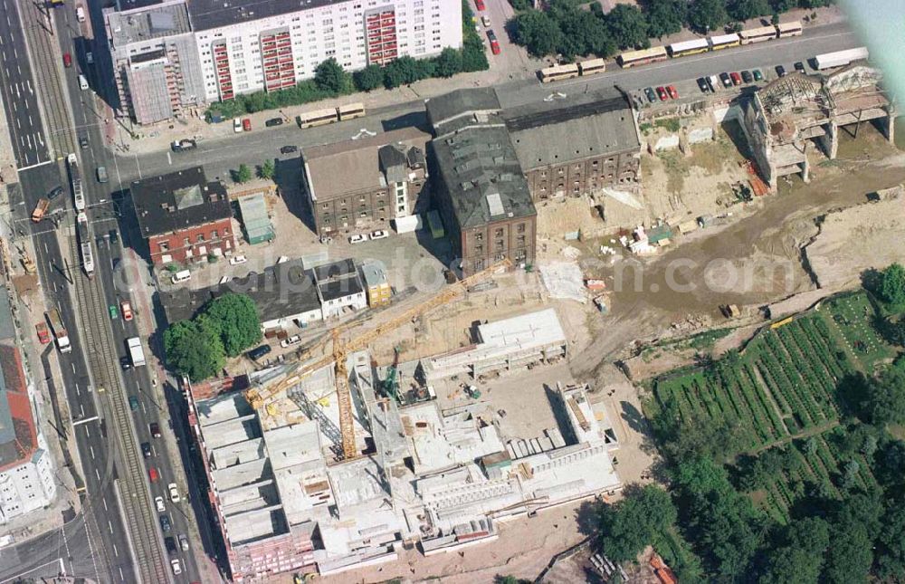 Berlin-Friedrichshain from above - Umbau der ehem. Schultheißbrauerei an der Landsberger Allee / gegenüber des SEZ Berlin