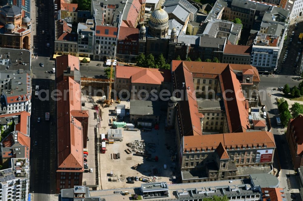 Berlin from the bird's eye view: Construction for the reconstruction the formerly Haupttelegrafenamt zum neuen Buero- and Geschaeftskomplex FORUM on MUSEUMSINSEL on Monbijoustrasse - Oranienburger Strasse - Tucholskystrasse - Ziegelstrasse in the district Mitte in Berlin, Germany