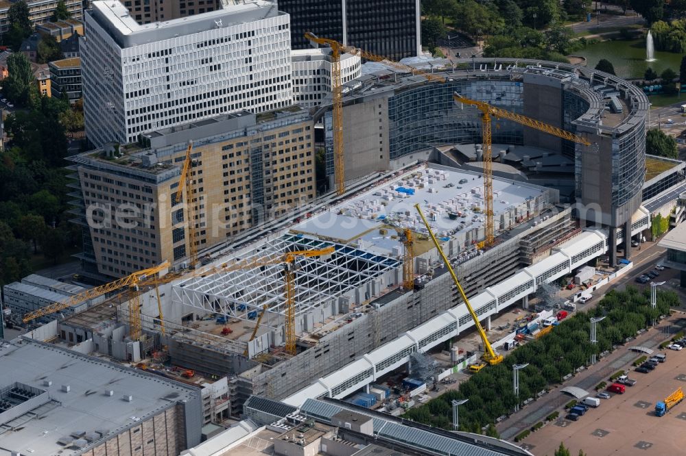 Frankfurt am Main from above - Reconstruction and extension Construction site at the exhibition grounds and exhibition halls of the Biege Neubau Messehalle 5 on street Am Dammgraben in the district Westend in Frankfurt in the state Hesse, Germany