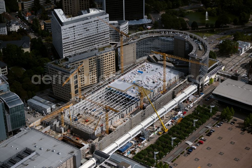 Aerial image Frankfurt am Main - Reconstruction and extension Construction site at the exhibition grounds and exhibition halls of the Biege Neubau Messehalle 5 on street Am Dammgraben in the district Westend in Frankfurt in the state Hesse, Germany