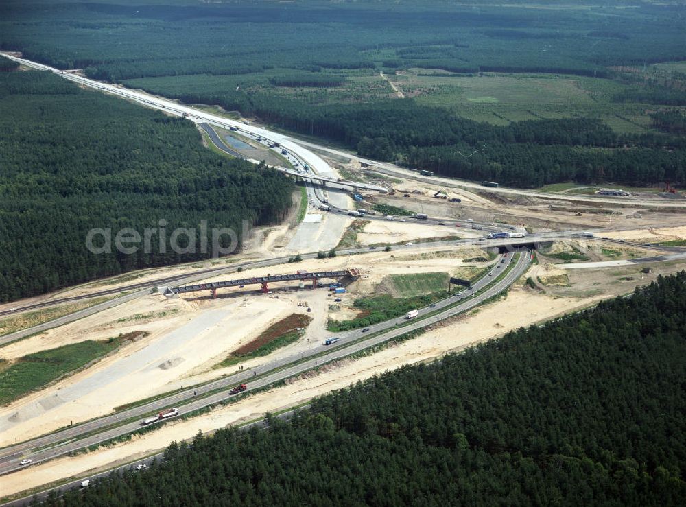 Zernsdorf / Brandenburg from above - Umbau- und Erweiterungs-Baustelle des Autobahndreieck Spreeau, ist ein Autobahndreieck am südöstlichen Berliner Ring (A 10), das nach Osten die A 12 nach Frankfurt anbindet.Das Dreieck wurde bereits 1937 erbaut und von 1998 bis 2000 umgebaut. Dabei wurde die Hauptrasse, die A 10, auf sechs Spuren erweitert.