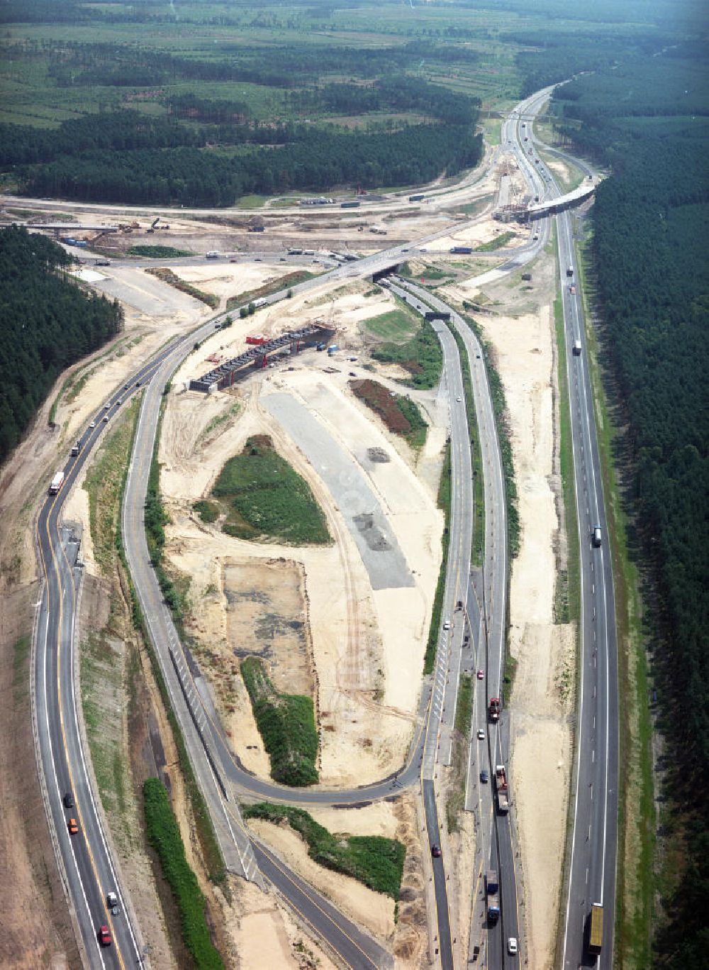 Zernsdorf / Brandenburg from the bird's eye view: Umbau- und Erweiterungs-Baustelle des Autobahndreieck Spreeau, ist ein Autobahndreieck am südöstlichen Berliner Ring (A 10), das nach Osten die A 12 nach Frankfurt anbindet.Das Dreieck wurde bereits 1937 erbaut und von 1998 bis 2000 umgebaut. Dabei wurde die Hauptrasse, die A 10, auf sechs Spuren erweitert.