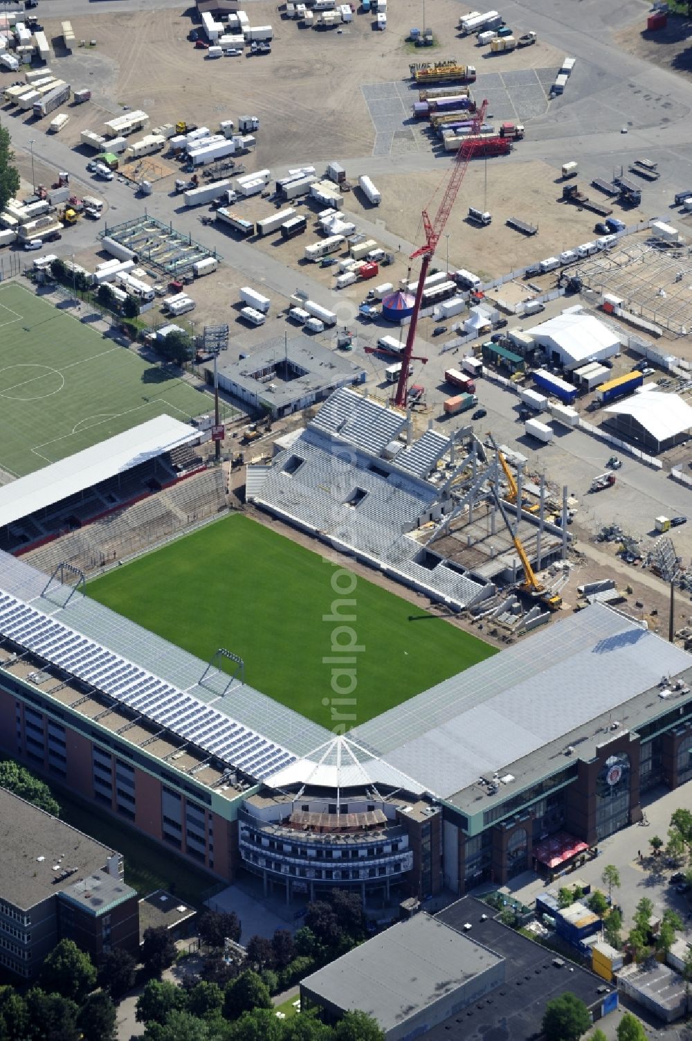 Hamburg from the bird's eye view: View of the gradual conversion and expansion work of the Hamburg Millerntor Stadium / St. Pauli stadium. The stadium is home to the first and 2 Soccer team of FC St. Pauli