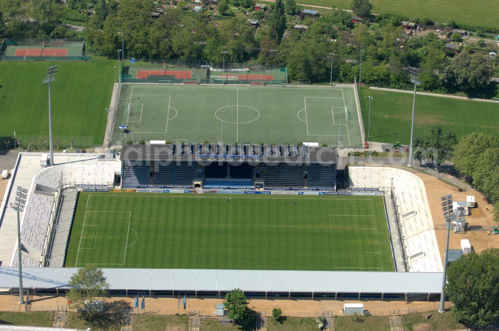 Aerial photograph Frankfurt Main - Blick auf den Umbau des Frankfurter Volksbank-Stadions (vormals Stadion Am Bornheimer Hang). Der DFL erteilte im Rahmen des Lizensierungsverfahrens dem umgebauten Volksbank Stadion die Zulassung für die 2. Bundesliga. View of the reconstruction of the Frankfurter Volksbank Stadium (formerly Stadium on Bornheimer Hang). The DFL issued under the licensing procedure, the converted Volksbank Stadion approval for the second Bundesliga.