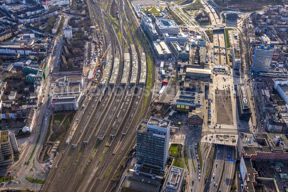 Aerial photograph Duisburg - Construction sites for the conversion of the tracks and buildings of the Deutsche Bahn main station with construction site in the district of Neudorf-Nord in Duisburg in the Ruhr area in the state of North Rhine-Westphalia