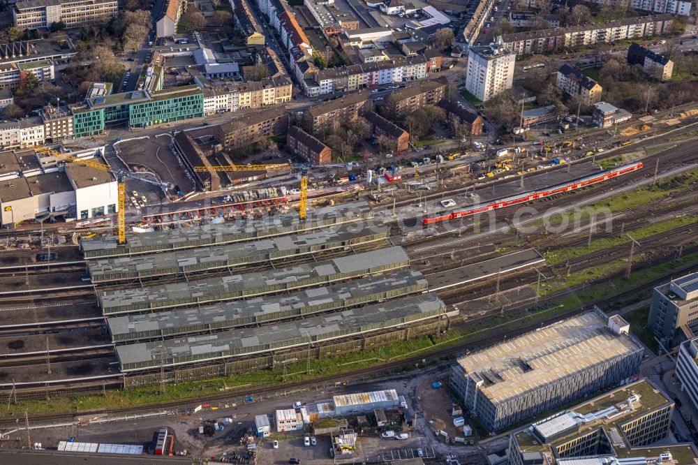 Aerial image Duisburg - Construction sites for the conversion of the tracks and buildings of the Deutsche Bahn main station with construction site in the district of Neudorf-Nord in Duisburg in the Ruhr area in the state of North Rhine-Westphalia