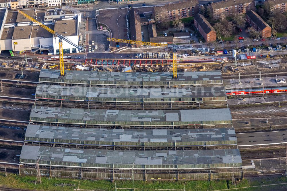 Aerial photograph Duisburg - Construction sites for the conversion of the tracks and buildings of the Deutsche Bahn main station with construction site in the district of Neudorf-Nord in Duisburg in the Ruhr area in the state of North Rhine-Westphalia