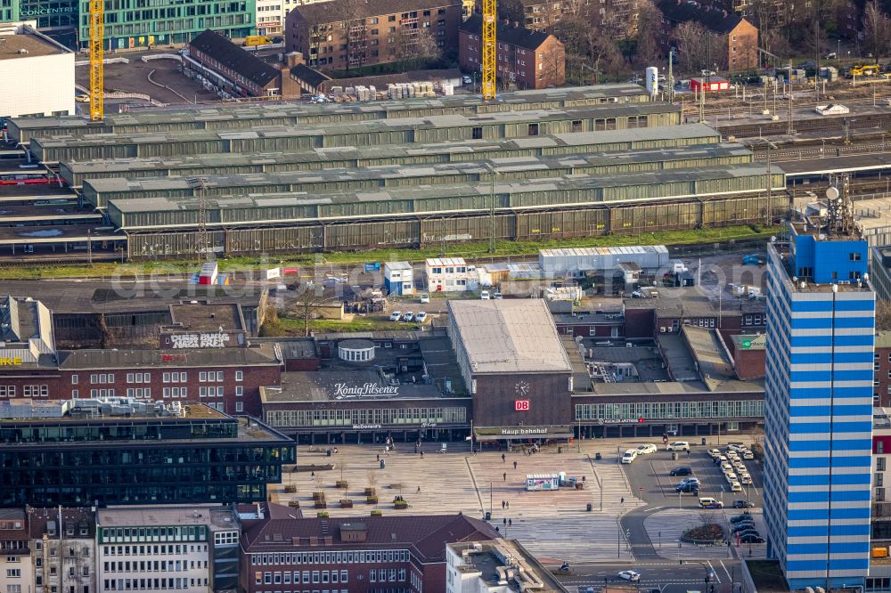 Duisburg from above - Construction sites for the conversion of the tracks and buildings of the Deutsche Bahn main station with construction site in the district of Neudorf-Nord in Duisburg in the Ruhr area in the state of North Rhine-Westphalia