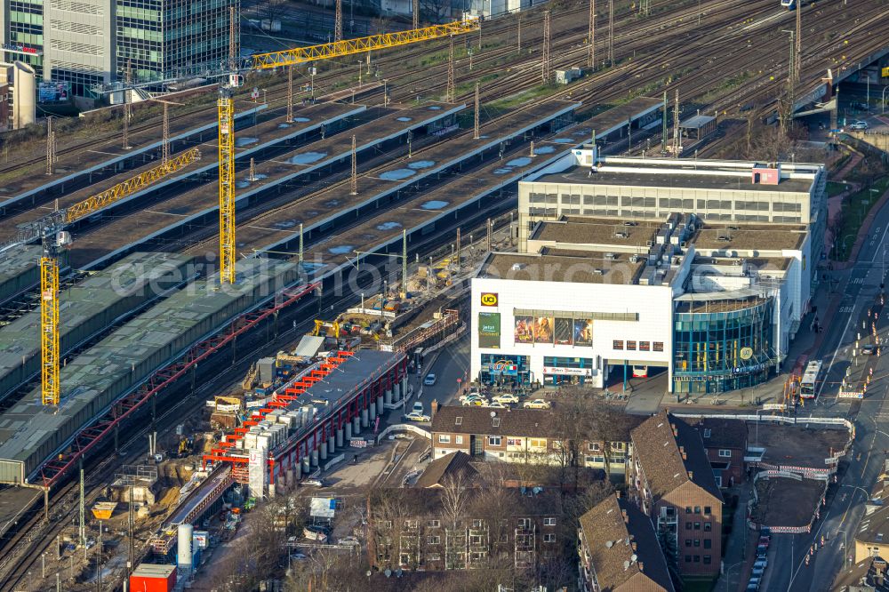 Duisburg from the bird's eye view: Construction sites for the conversion of the tracks and buildings of the Deutsche Bahn main station with construction site in the district of Neudorf-Nord in Duisburg in the Ruhr area in the state of North Rhine-Westphalia