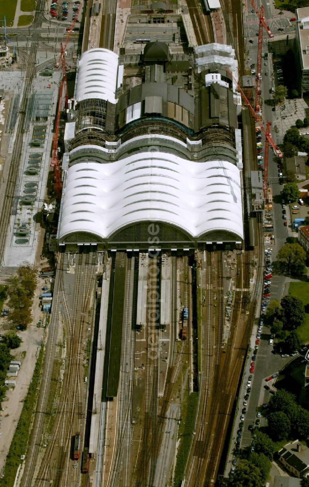 Dresden from the bird's eye view: Track progress and building of the main station of the railway in Dresden in the state Saxony, Germany