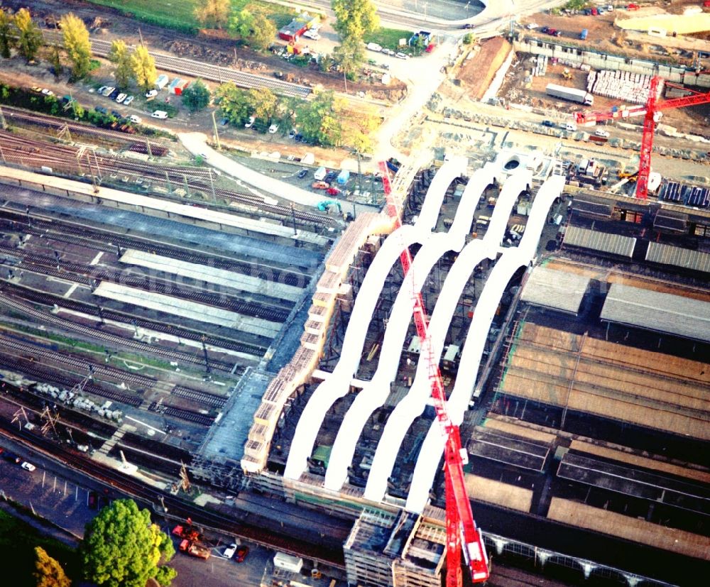 Aerial photograph Dresden - Track progress and building of the main station of the railway in Dresden in the state Saxony, Germany