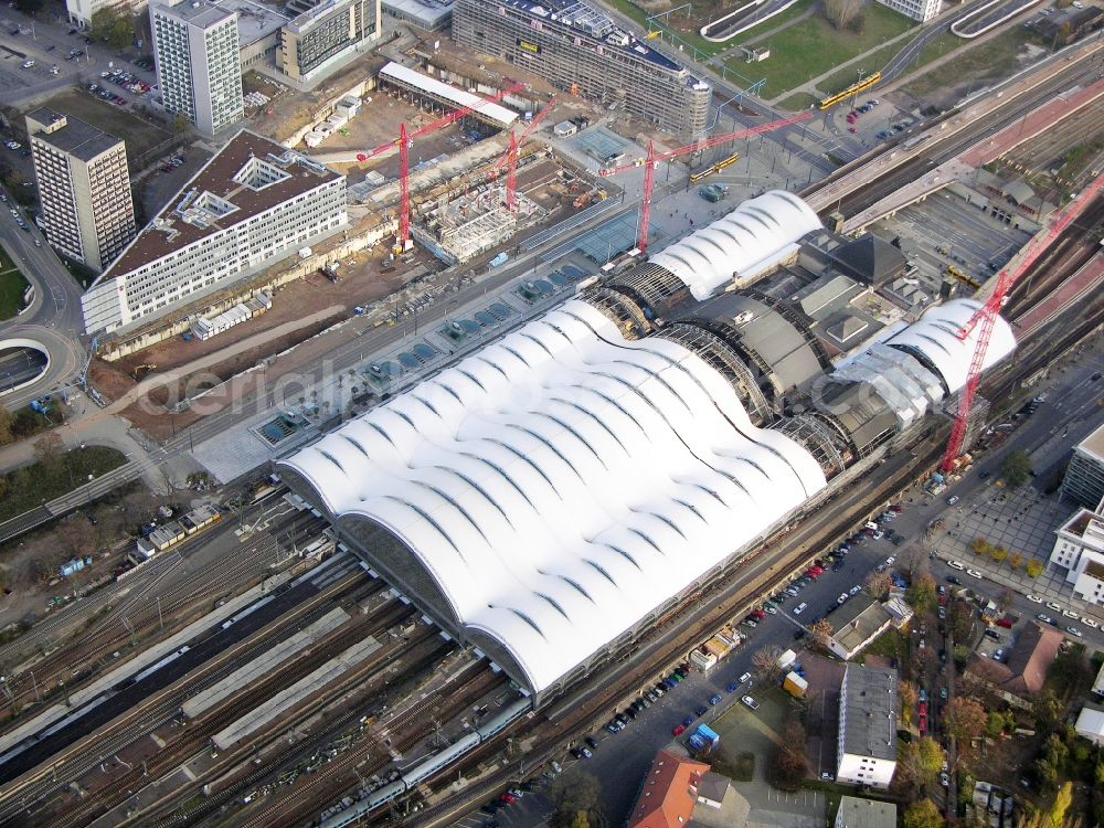 Dresden from the bird's eye view: Track progress and building of the main station of the railway in Dresden in the state Saxony, Germany