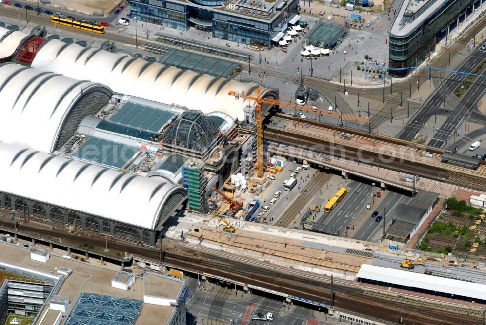 Aerial image Dresden - Track progress and building of the main station of the railway in Dresden in the state Saxony, Germany