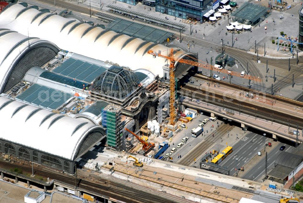 Aerial photograph Dresden - Track progress and building of the main station of the railway in Dresden in the state Saxony, Germany