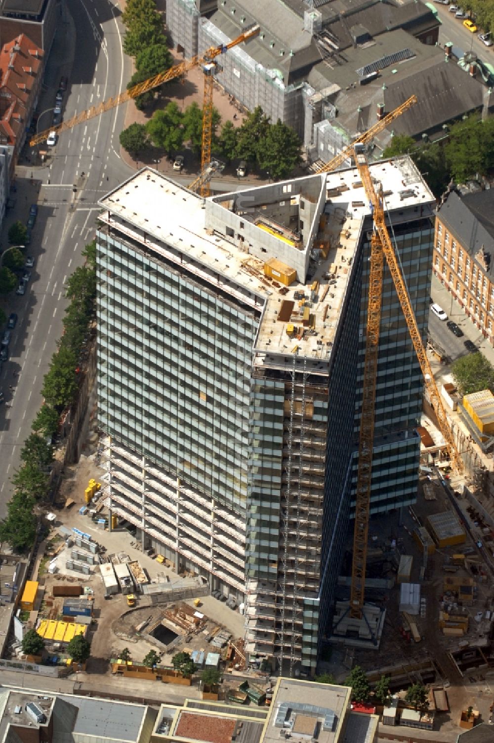 Aerial image Hamburg - Construction site of high-rise ensemble of Emporio-Hochhaus in the district Neustadt in Hamburg, Germany