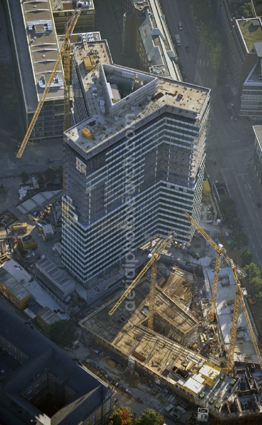 Hamburg from the bird's eye view: Construction site of high-rise ensemble of Emporio-Hochhaus in the district Neustadt in Hamburg, Germany