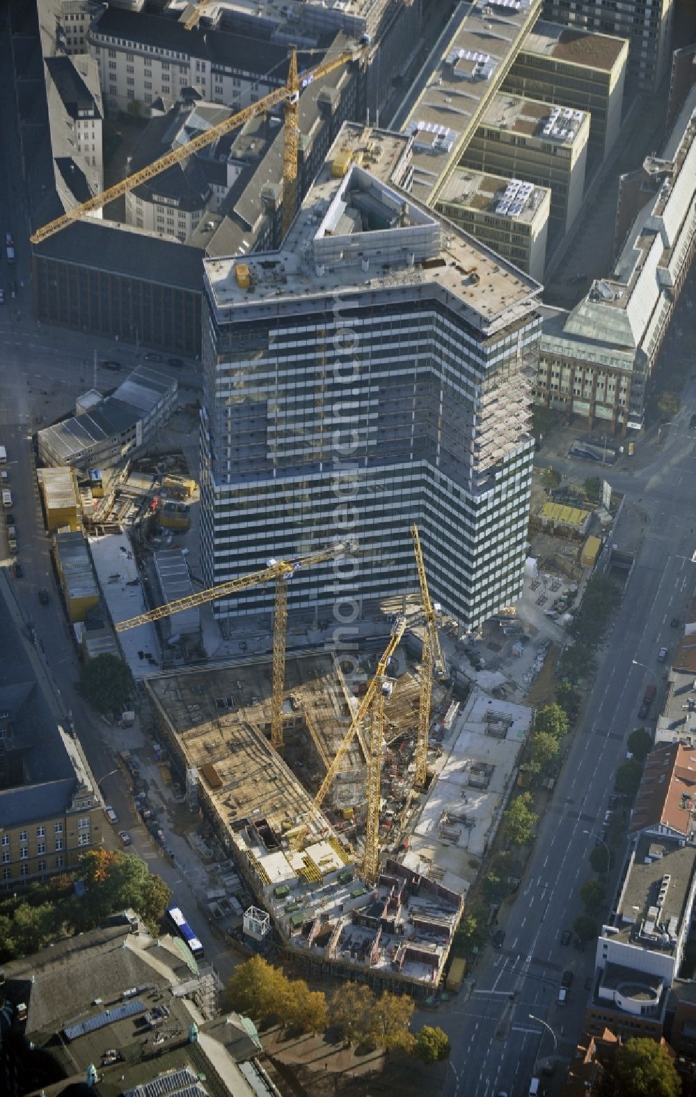 Aerial image Hamburg - Construction site of high-rise ensemble of Emporio-Hochhaus in the district Neustadt in Hamburg, Germany