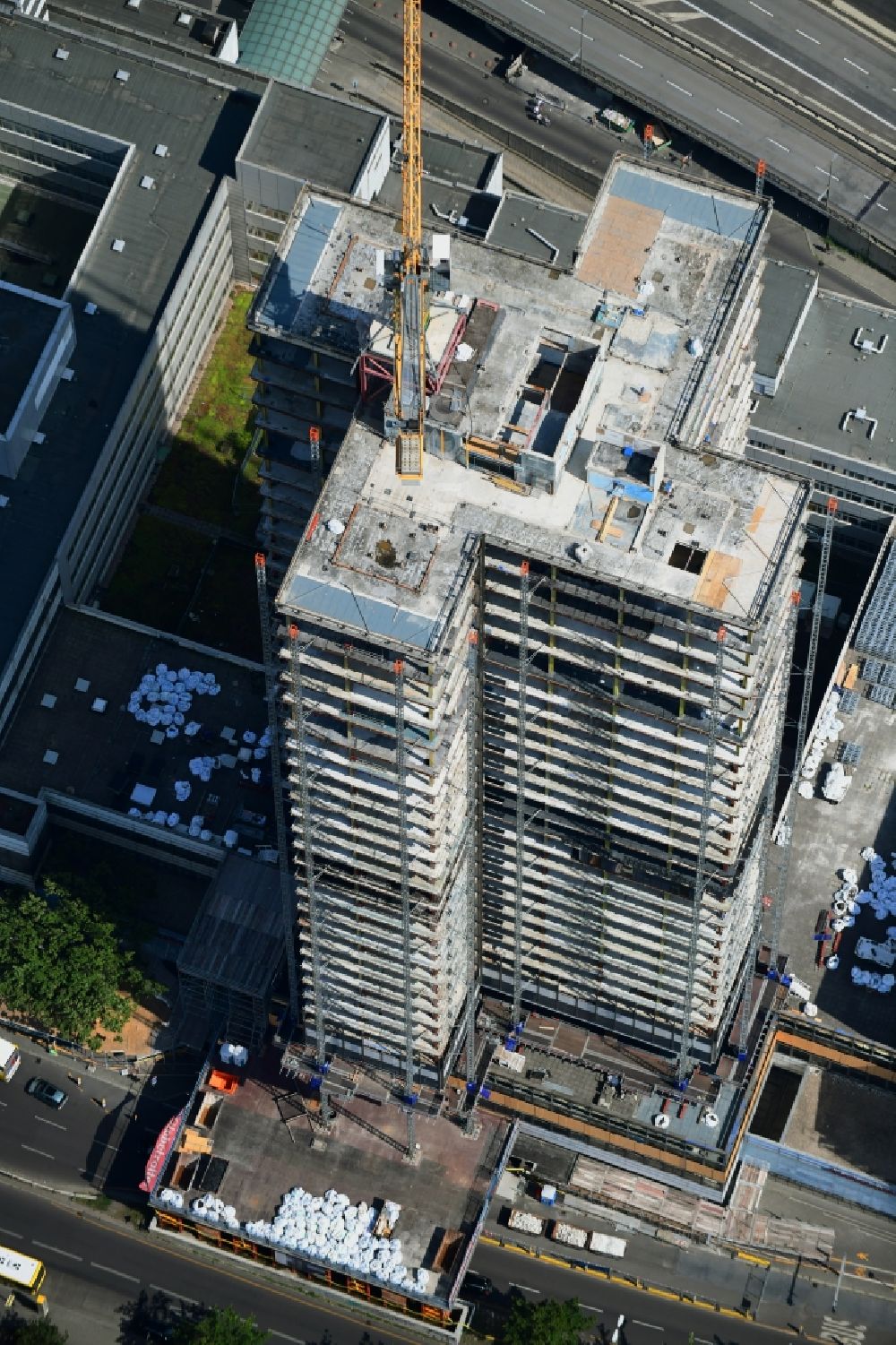 Berlin from the bird's eye view: Highrise building of the Steglitzer Kreisel - UeBERLIN Wohntower complex on Schlossstrasse in the district of Steglitz in Berlin