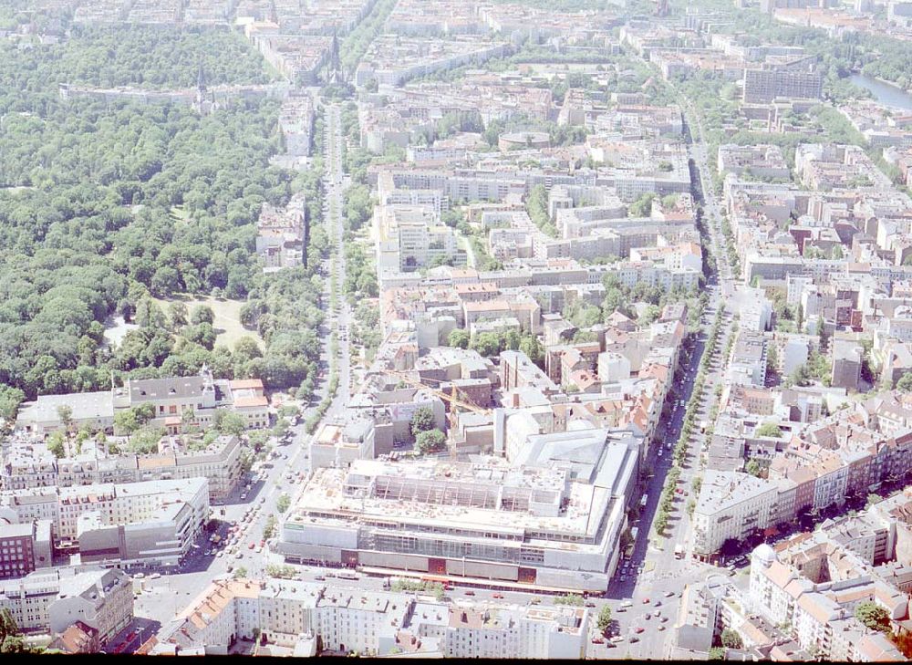 Berlin - Tempelhof from above - Umbau des KARSTADT- Filiale am Hermannplatz in Berlin-Tempelhof.