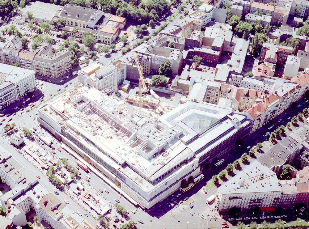 Berlin - Tempelhof from the bird's eye view: Umbau des KARSTADT- Filiale am Hermannplatz in Berlin-Tempelhof.