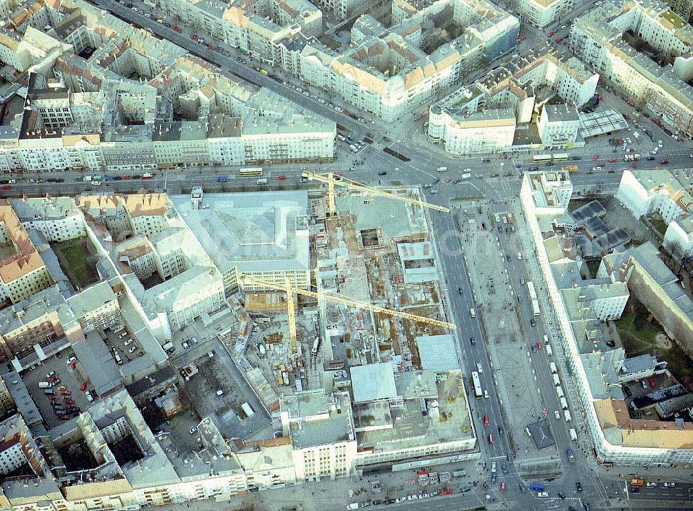 Berlin - Neuköln from above - Umbau des KARSTADT - Kaufhauses am Hermannplatz