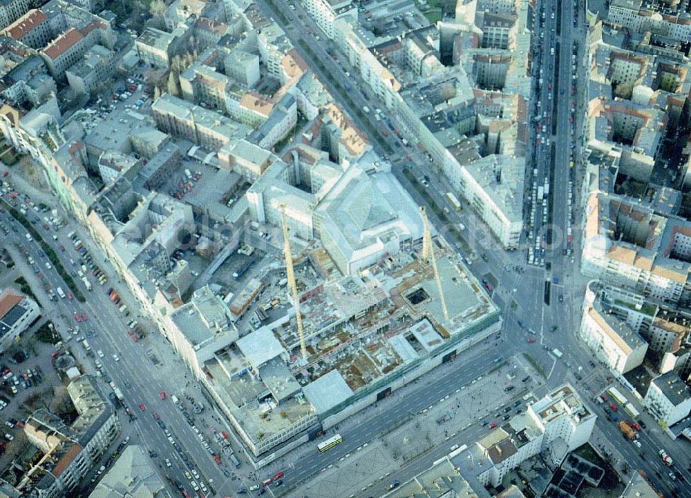 Berlin - Neuköln from the bird's eye view: Umbau des KARSTADT - Kaufhauses am Hermannplatz