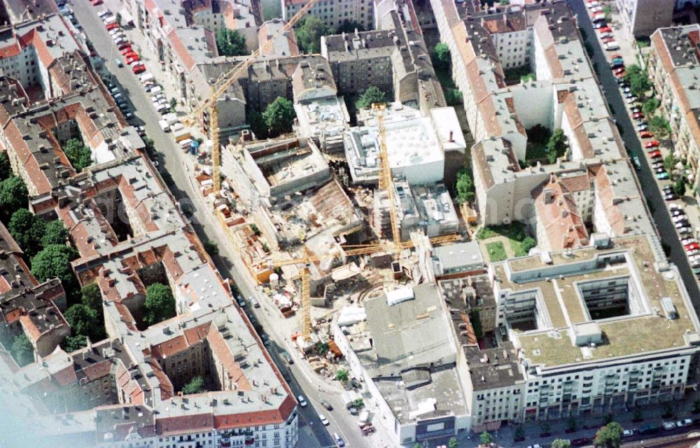 Berlin-Prenzlauer Berg from the bird's eye view: Umbau des Kinos Colosseum an der Schönhauser Allee