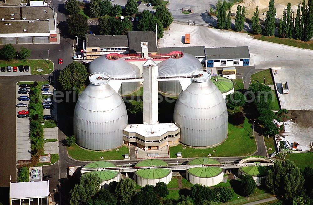 Aerial photograph Kassel - Construction site sewage works Basin and purification steps for waste water treatment in the district Wesertor in Kassel in the state Hesse, Germany